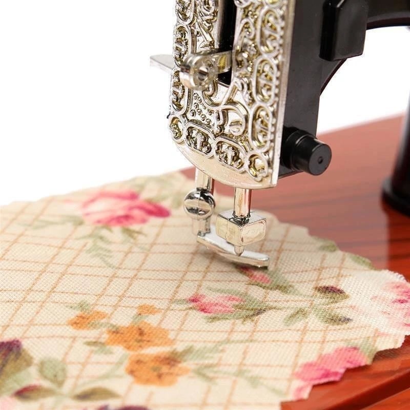 LAST DAY SALE 49% OFF💥Vintage Sewing Machine Design Music Box🎶